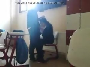 sinifta sakso cekiyor التركية