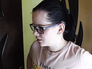 Anna pulang dan melihat pengkhianatan