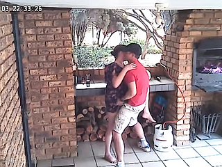 SPYCAM：CC TV Self Catering Accomodationカップル自然保護区のフロントポーチでクソ