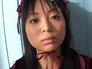 Hot Japaner wird mit Sperma bedeckt