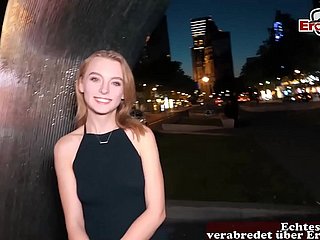 Lindo adolescente rubia alemana shrubs tetas pequeñas en una verdadera jodida