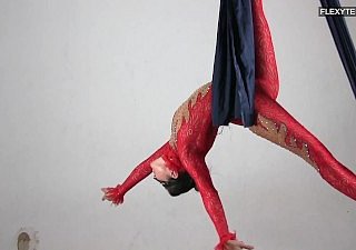 Flexibele naakt babe agnes feher