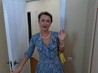 Se hai abbastanza soldi, questa abile MILF ti darà anche il suo anale