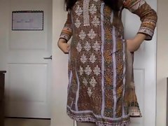 desi meisje strippen haar Salwar kameez Leafless en plagen ons