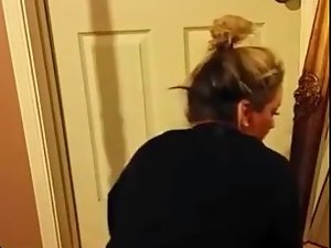 twerking przy drzwiach