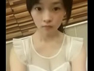 Carina adolescente cinese che balla encircling webcam