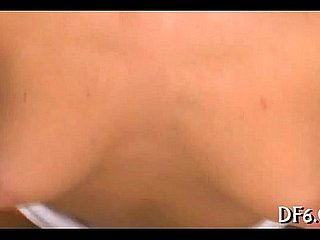 Dziewica bada fiuta i spermę