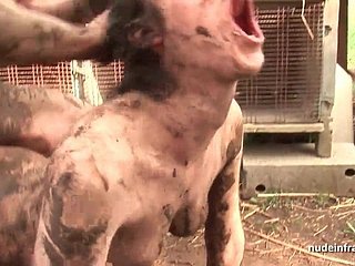 Sporco giovane ass bruna amatoriale scopata all'aperto