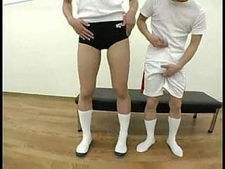 背の高い女性との短い男性（検閲）