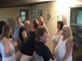 Matang BBW Sluts Menghisap Load of shit dalam Kumpulan Lark