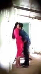 Parejas Indian Establishing en el tiempo de descanso